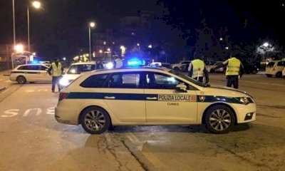 Cuneo: tenta di fuggire dalla Polizia Locale, ma viene inseguito e fermato