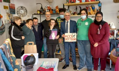 Alba: visita del sindaco al laboratorio Accipicchia del Consorzio socio assistenziale Alba Langhe Roero
