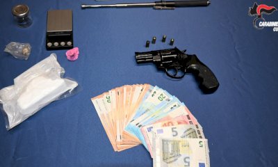 Trovati in possesso di armi, stupefacenti e documenti falsi: arrestati in due