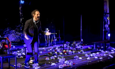 Fabio Troiano interpreta sul palco del Politeama “Il dio bambino” di Gaber