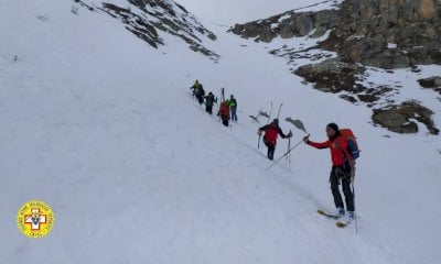 Bloccati dalla nebbia nel bivacco: disavventura per due escursionisti in alta valle Maira