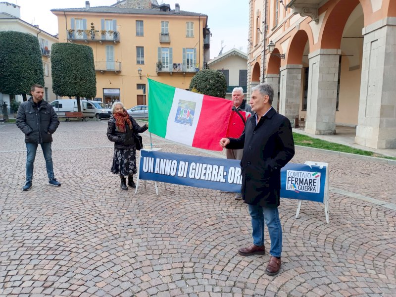 L’altra piazza per la pace: a Cuneo il presidio del Comitato “Fermare la guerra”
