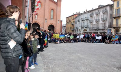 In tanti alla manifestazione per la pace “Alba ripudia la guerra!”