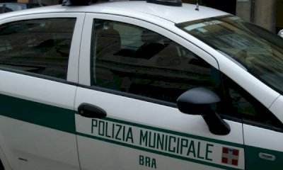 Alla guida con un tasso alcolemico quattro volte oltre il limite, provoca un incidente: denunciato