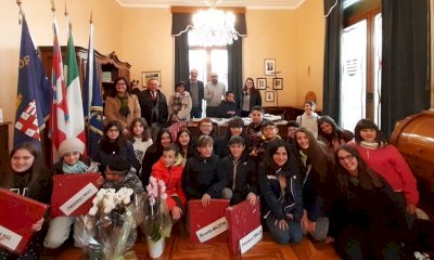 La Provincia ha premiato gli alunni dell’ex classe quinta della scuola primaria di Pocapaglia