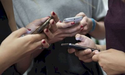 Il 51,9 per cento degli studenti piemontesi non spegne mai lo smartphone (ma tutti conoscono i rischi)