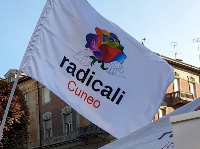 La campagna di iscrizione dei Radicali di Cuneo sbarca su Grinder