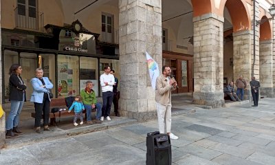 Coppie omogenitoriali, ieri il sit-in di fronte al municipio: 