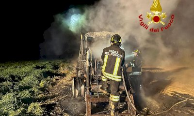 Trattore a fuoco nella notte in frazione Veglia di Cherasco