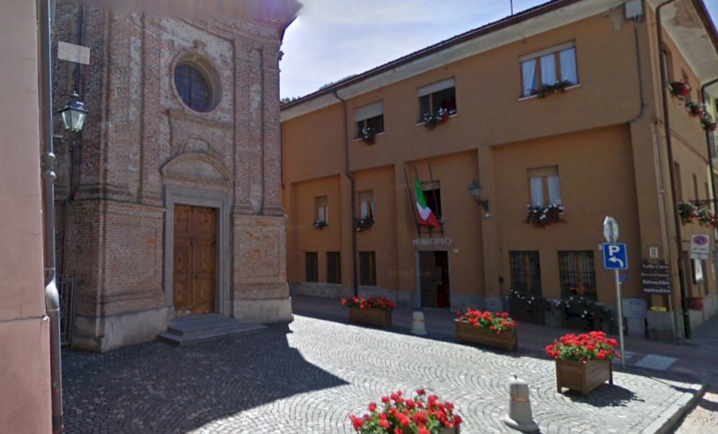 Sassi contro le vetrate del Municipio di Roccavione, condannato un pregiudicato
