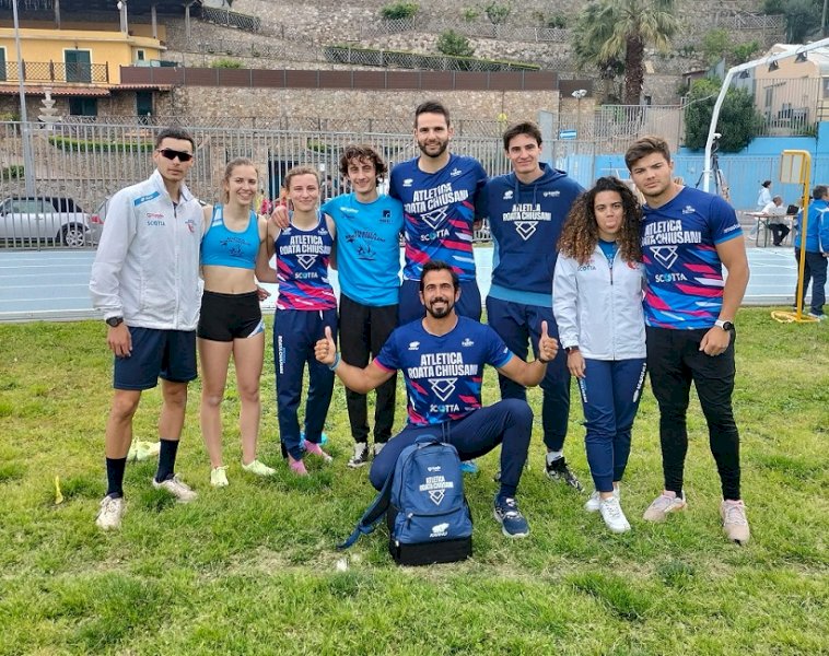 Atleti e tecnici del Roata Chiusani a Savona