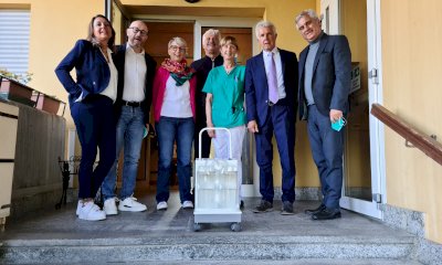 Cervere, “Fai entrare il sole” ha consegnato alla casa di riposo un aspiratore chirurgico