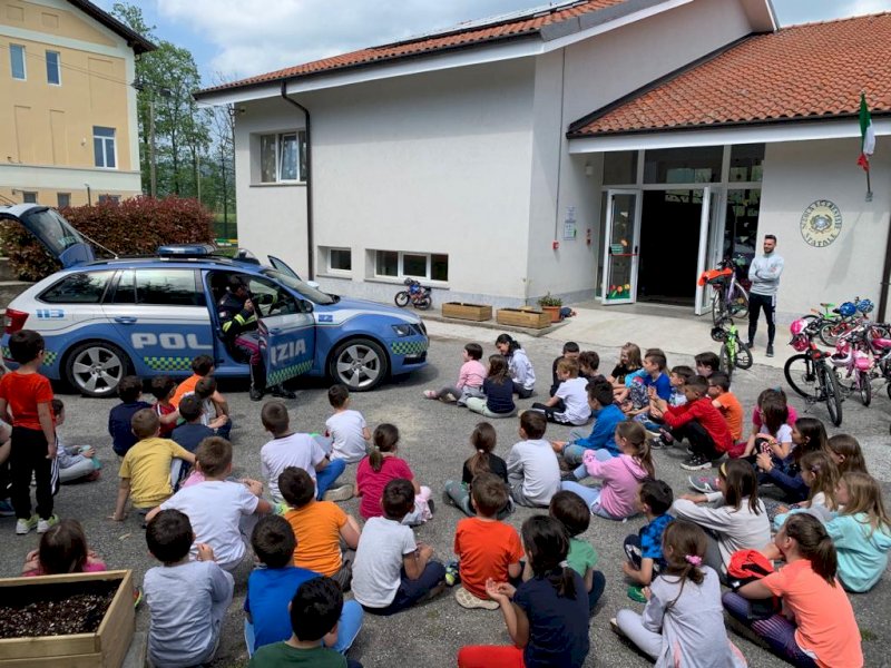 "Biciscuola", una lezione della Polizia di Saluzzo alla scuola di Castelletto di Busca