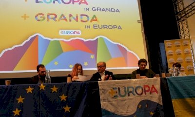 Nel giorno della Festa della Mamma +Europa scende in piazza per chiedere più asili nido