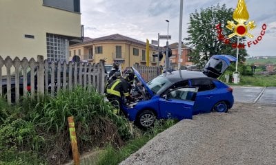 Auto fuori strada a Neive, il conducente in ospedale