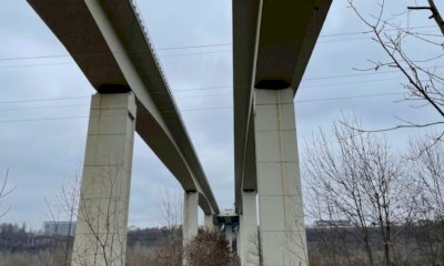 Incendio sotto il viadotto Sarti, sul posto Vigili del Fuoco e Polizia