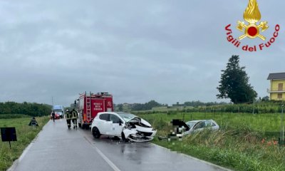Frontale tra due auto a Cherasco, due feriti