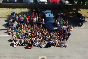 Bambini e ragazzi in visita ai Carabinieri di Alba