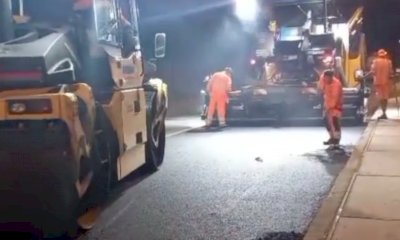 Lavori notturni per il rifacimento dell'asfalto sul viadotto Soleri e sulla statale per Madonna dell'Olmo