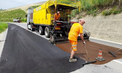 Neive: la Provincia sperimenta il microtappeto ad alta rugosità sulla strada provinciale 3