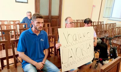 Ping sotto sfratto, protestano in municipio i lavoratori della cooperativa