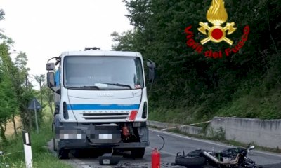 Moto contro camion a Murazzano, ferito il motociclista