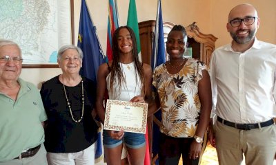 Il presidente della Provincia Luca Robaldo ha premiato la giovane atleta Sara Curtis