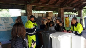 Ragazzi in visita alla sede della Protezione Civile, con il “Progetto Scuole”