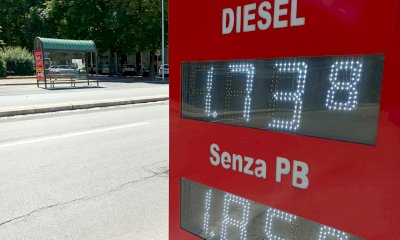 Controlli della Finanza sui prezzi del carburante: 240 le multe