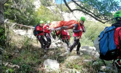 Cade nei boschi di Entracque, recuperata dal Soccorso Alpino
