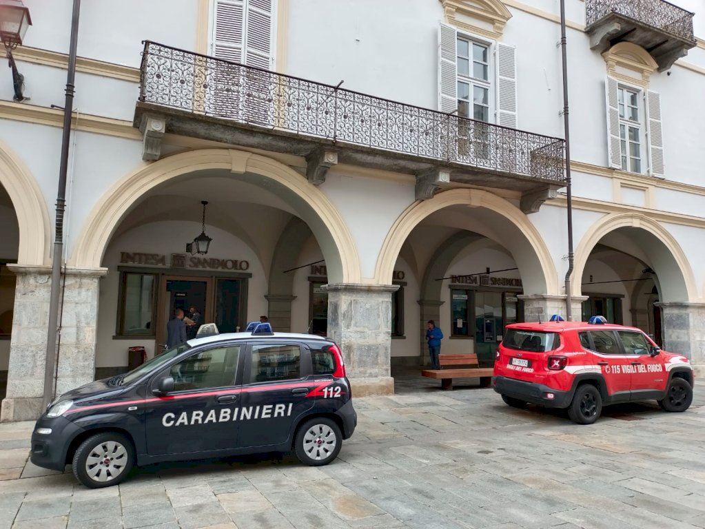 Controlli in corso alla filiale Sanpaolo di Cuneo dopo l’intossicazione di una guardia