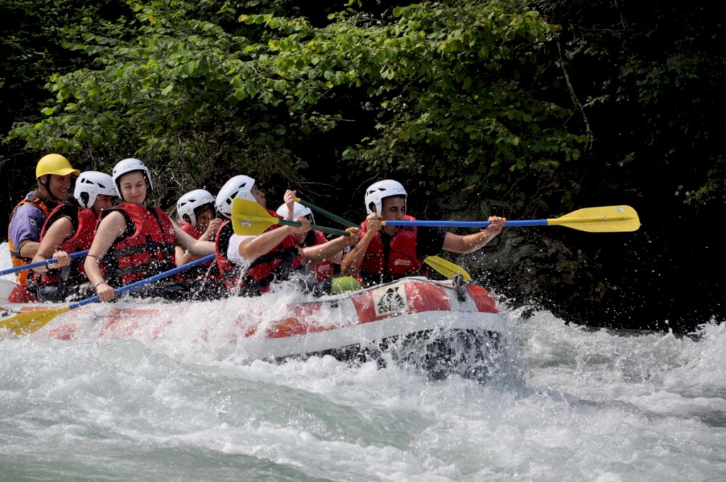 “Giovani Ripartenze” organizza un pomeriggio dedicato al rafting tra le sponde del fiume Stura