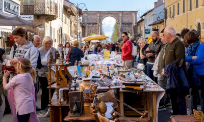 Cherasco, il 1° ottobre torna il mercatino dell'antiquariato e collezionismo