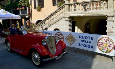Auto d’epoca rombano a Santo Stefano Belbo per “Ruote nella Storia”