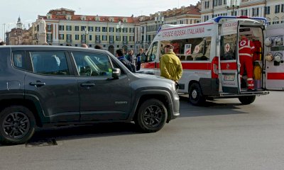 Investito da un'auto in piazza Galimberti, in ospedale per accertamenti