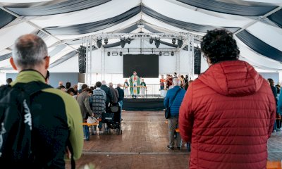 La domenica al Paulaner Oktoberfest Cuneo tra Santa Messa, canti bavaresi e spettacoli inediti