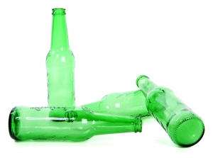 Bra, no a bicchieri e bottiglie di vetro da asporto