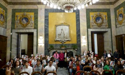 Cuneo, ieri la consegna della Costituzione ai neodiciottenni