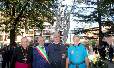 Alba: inaugurata una scultura in memoria di don Paolo Tablino