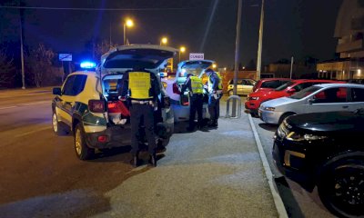 Al volante ubriaco e contromano in via Silvio Pellico, fermato dalla Polizia Locale