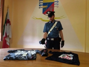 Aggredisce e ruba il portafoglio ad un ristoratore ma i Carabinieri lo bloccano