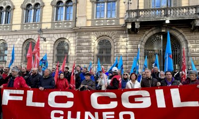 Sciopero generale, in 350 al presidio organizzato da Cgil e Uil davanti alla Prefettura