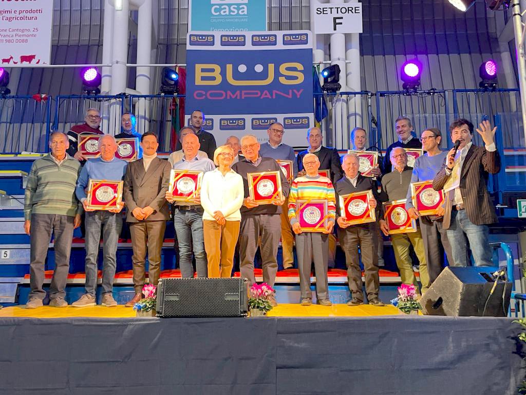 Bus Company ha festeggiato il suo cinquantesimo anniversario con una festa di ringraziamento