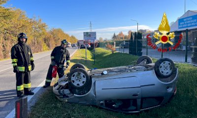 Auto fuori strada a Mondovì, una persona ferita