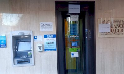 Rapina a mano armata presso la filiale di piazza Europa del Banco Azzoaglio