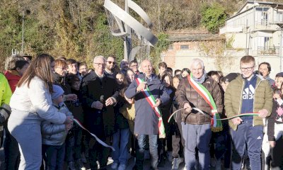È intitolata “Risalite. Pace nell’ombra” la nuova scultura-fontana di Venasca 