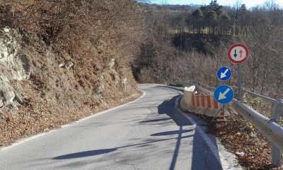 Intervento a Gottasecca sulla strada provinciale 102 per sistemare la frana