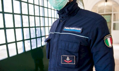 Carcere di Alba, detenuto con problemi psichiatrici aggredisce un agente