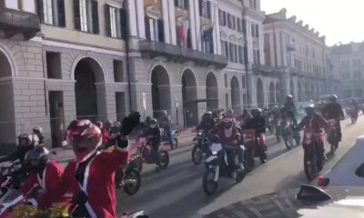 La carica dei Babbi Natale in moto per le vie di Cuneo