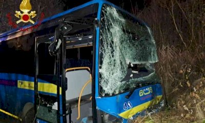 Schianto nell’Astigiano, muore un autista di bus di Cortemilia